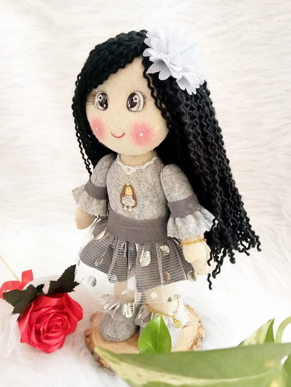 عروسک نمد نرجس